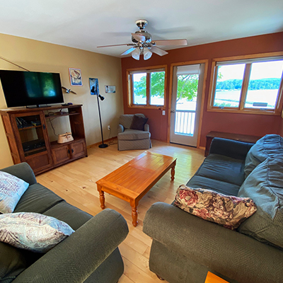 Locke-Harbor-Lodge-Family-Room