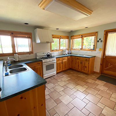 Locke-Harbor-Lodge-Kitchen